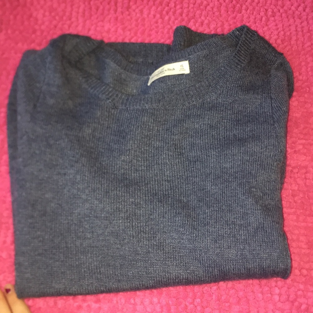ABERCROMBIE AND FITCH SWEATER